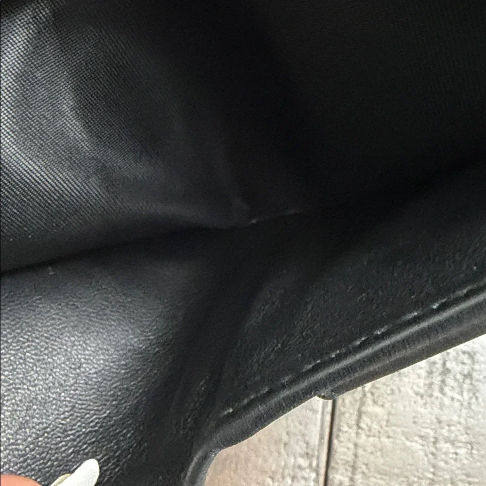 Authentic Gucci Black Leather Men’s wallet
